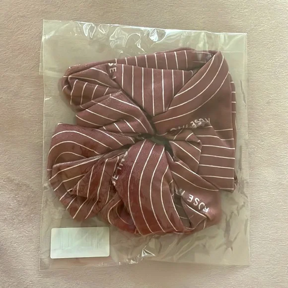 LIMITED EDITION Rose Inc Berry Rose Hair Scrunchie - Picture 2 of 3